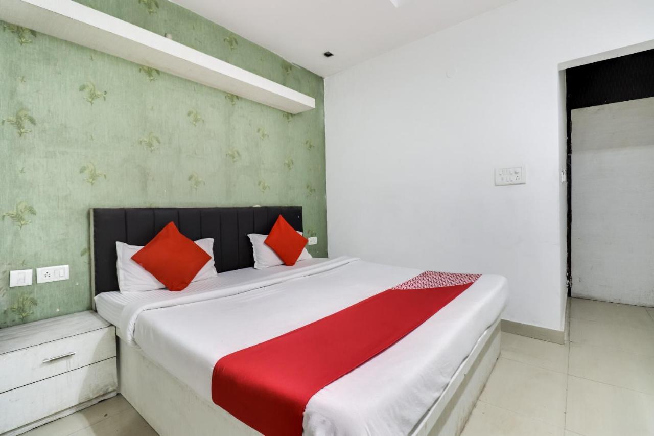 Oyo Flagship Just-9 Inn Near Sahara Ganj Mall Лакнау Екстериор снимка