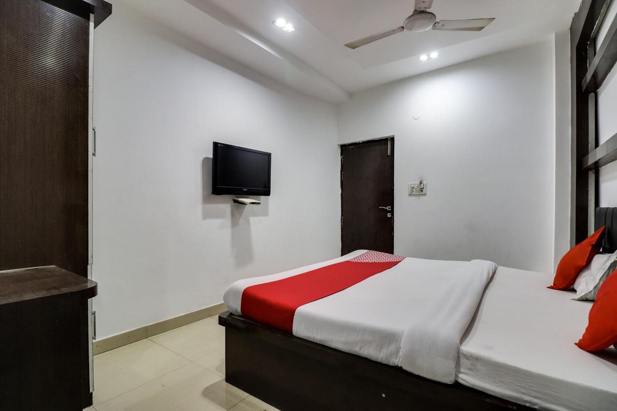 Oyo Flagship Just-9 Inn Near Sahara Ganj Mall Лакнау Екстериор снимка