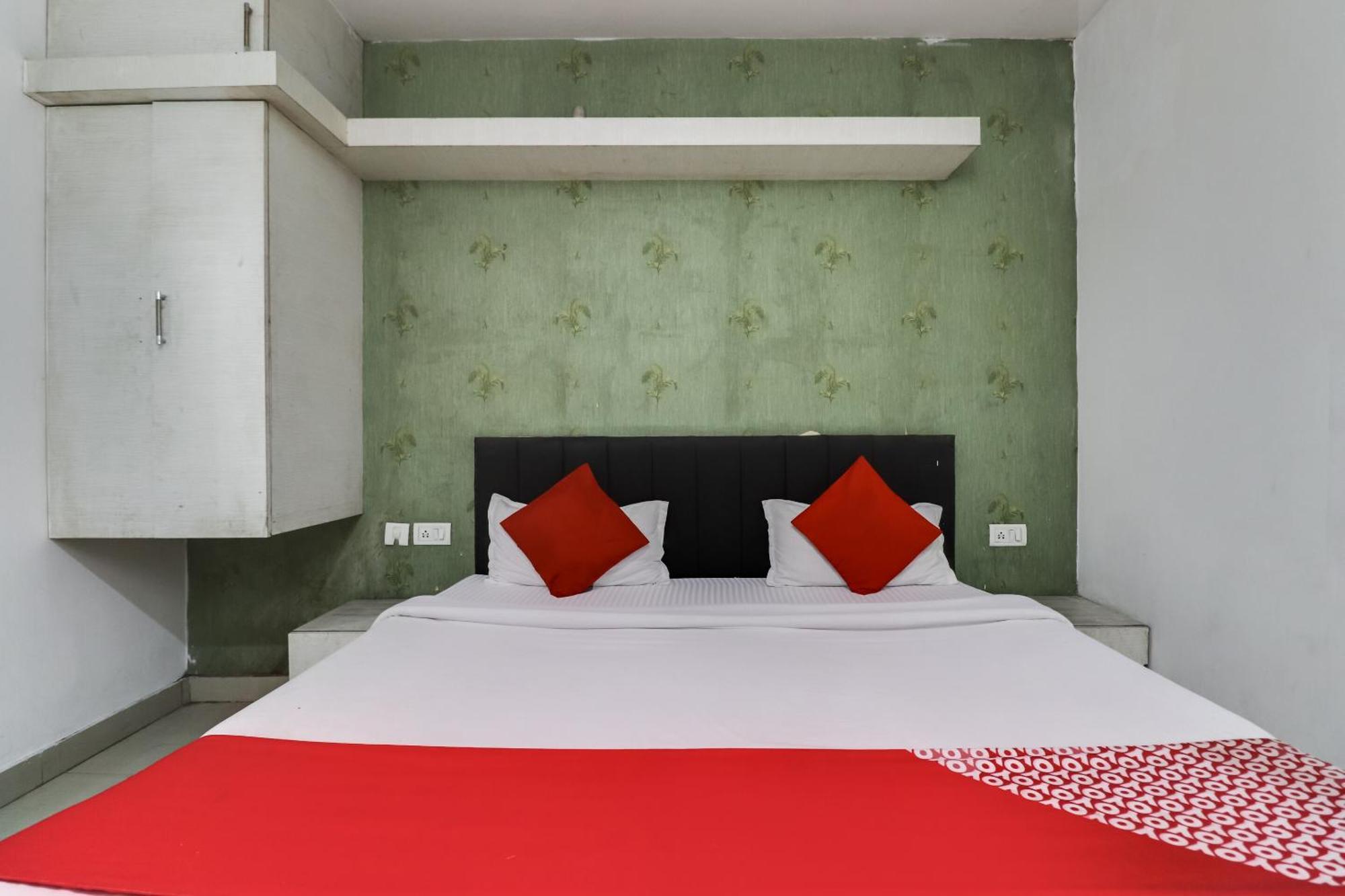 Oyo Flagship Just-9 Inn Near Sahara Ganj Mall Лакнау Екстериор снимка