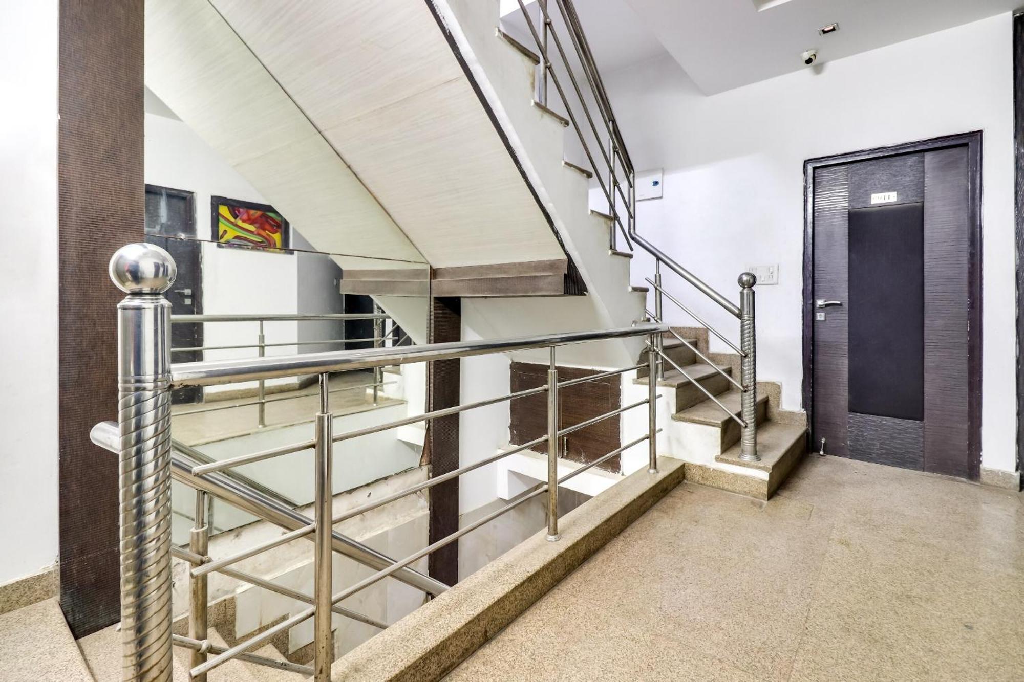 Oyo Flagship Just-9 Inn Near Sahara Ganj Mall Лакнау Екстериор снимка